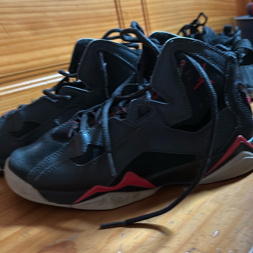 Nice Nike Air Jordan’s! Worn by my son but he outgrew them. Size